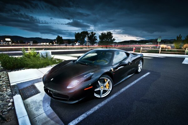 Ferrari 458 italia na tle nocnego nieba