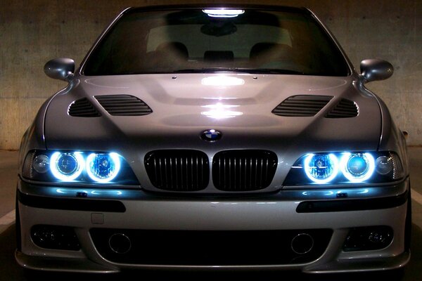 Coche negro Boomer con faros delanteros Angel eyes