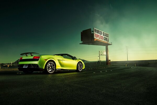 Lamborghini gallardo sulla strada