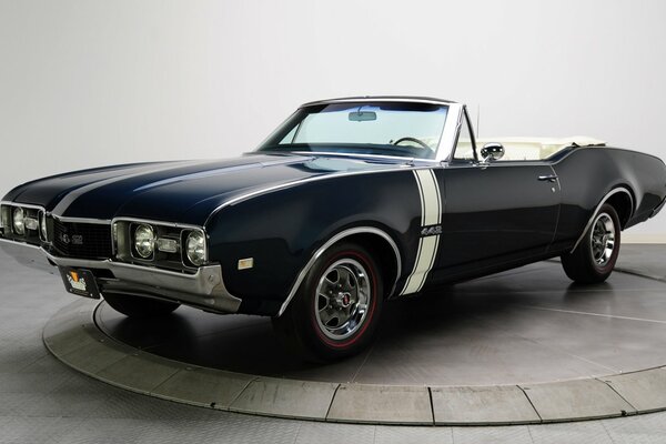 Convertible oil car Oldsmobile 442 1968