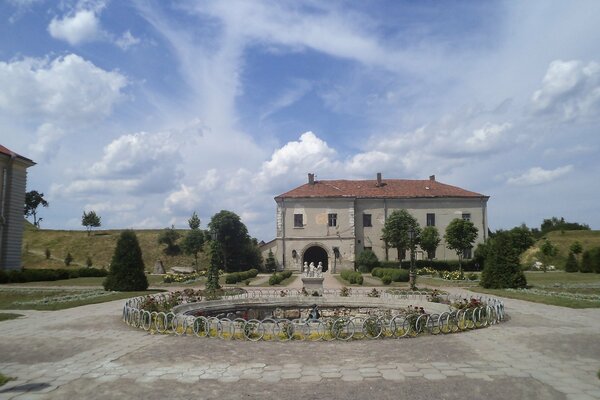 Château doré sur beau fond