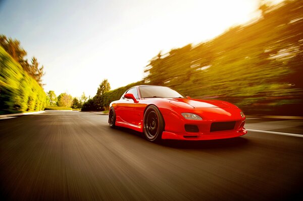 Mazda rx-7 in rot Vorderansicht