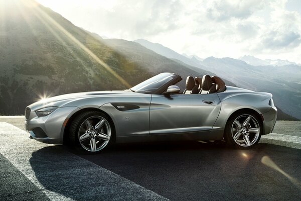 Argent BMW zagato coupé dans les montagnes