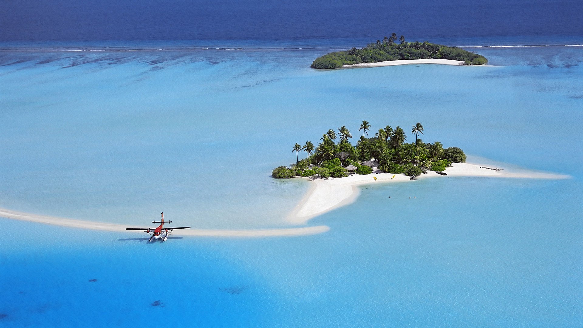 atoll the maldives the plane