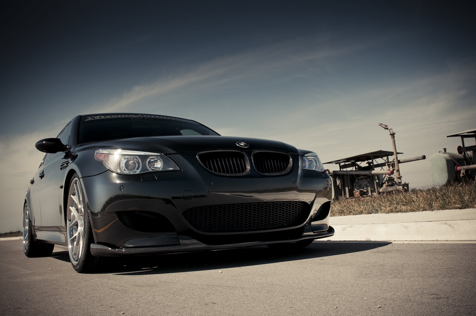 bmw m5 e60 czarny bmw przód niebo chmury