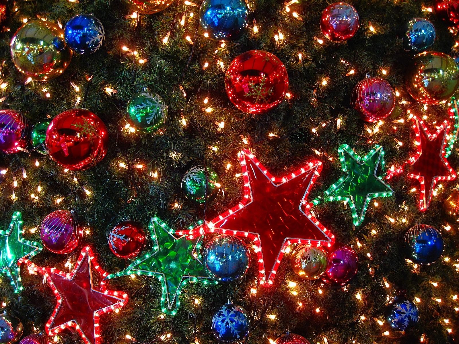 guirnaldas árbol de navidad luces juguetes bolas estrellas