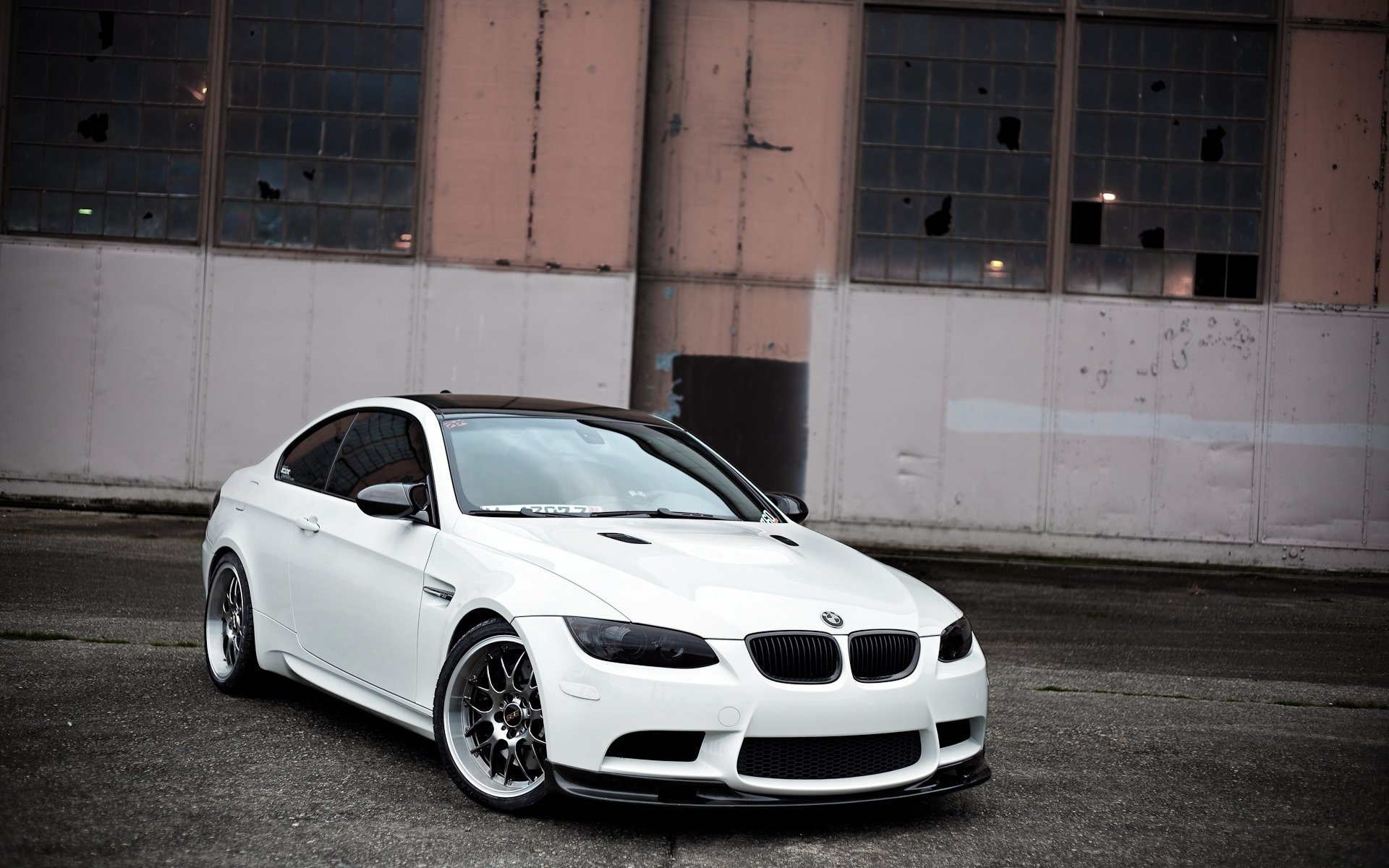 bmw m3 e92 weiß räder bbs bmw verlassenes gebäude