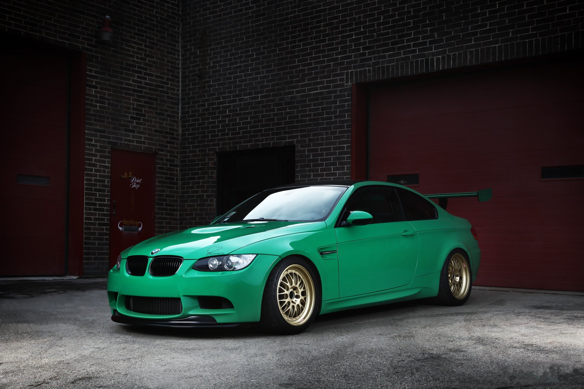 bmw m3 e92 verde ruota bmw ala muro di mattoni cancello