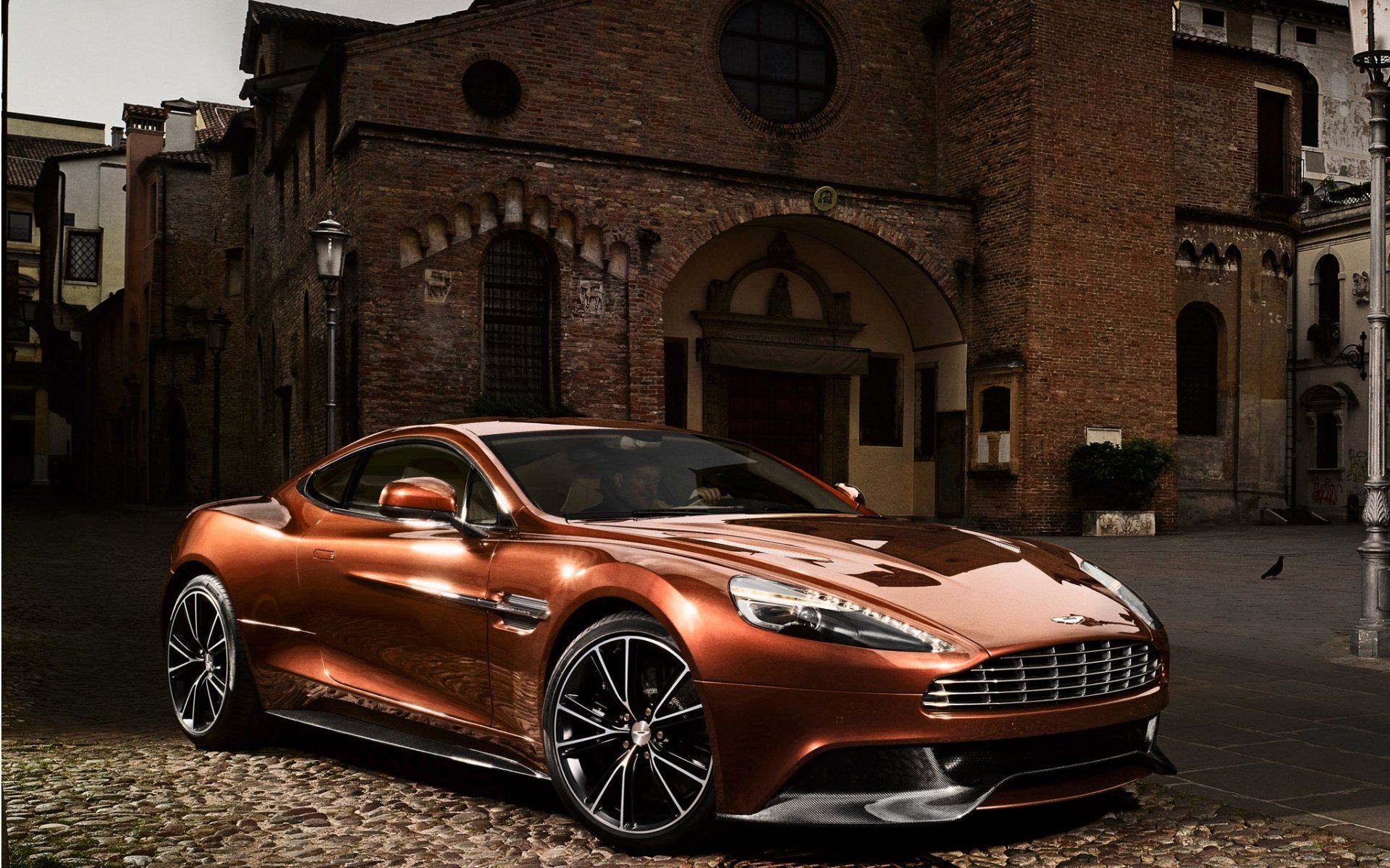 aston martin am 310 vanquish aston martin vancouver supersamochód przód piękny samochód budynek tło