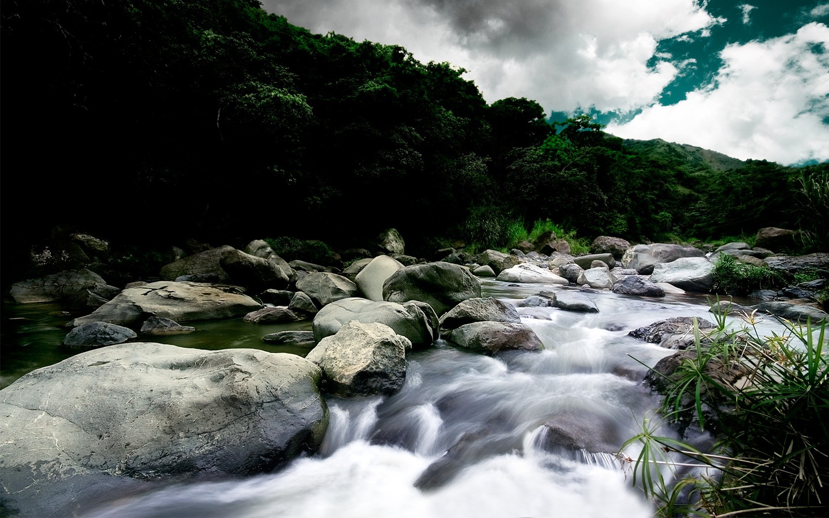 río piedras corriente