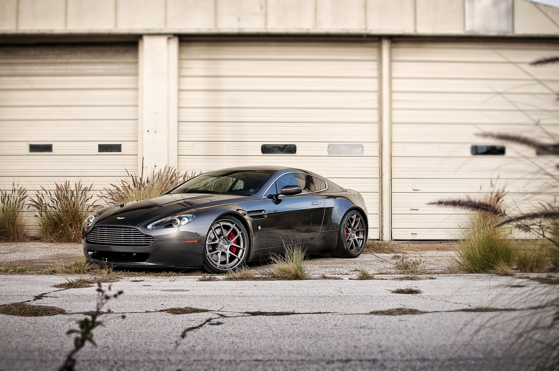 aston martin v8 vantage schwarz aston martin vorderseite