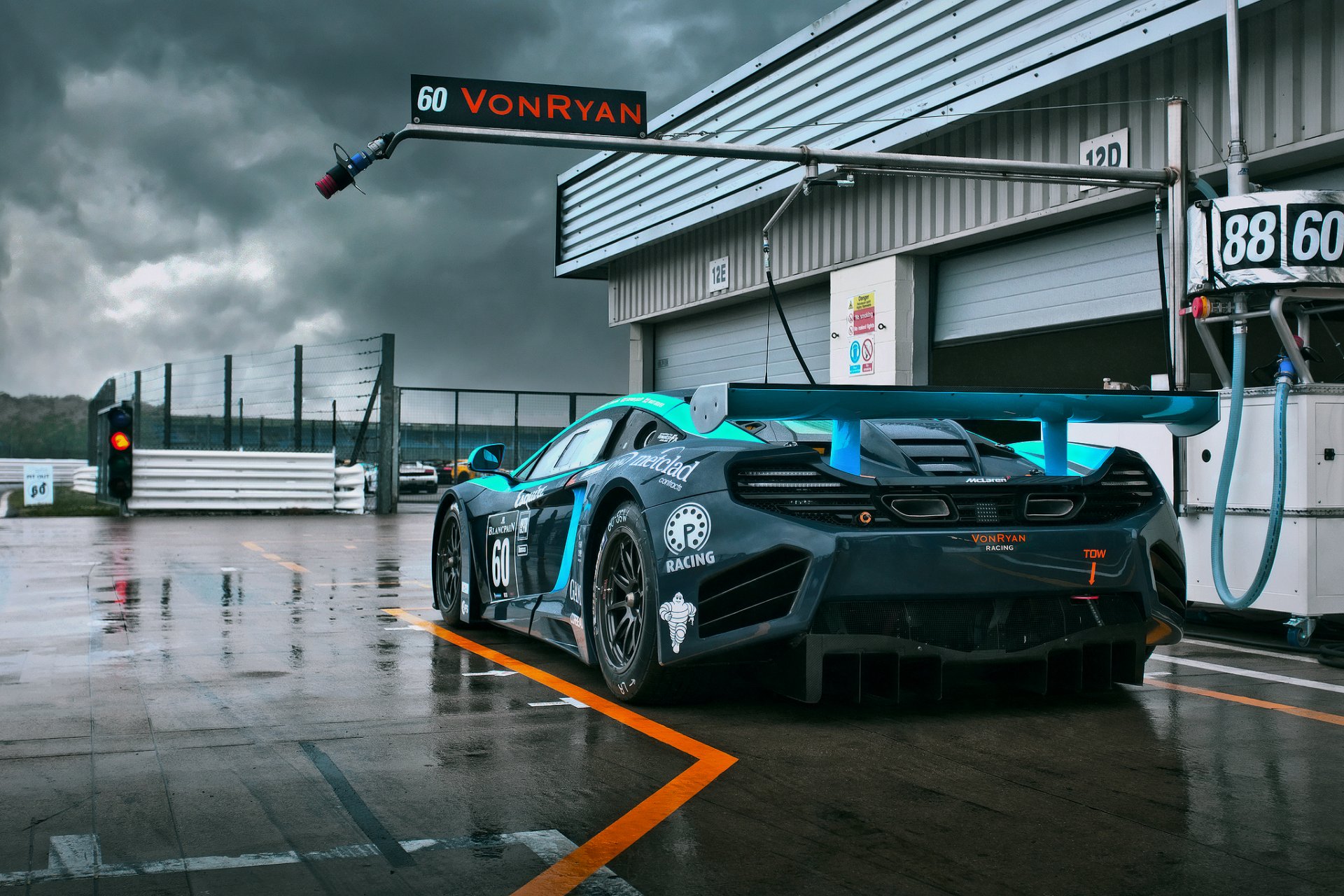 mclaren mp4-12c gt3 von ryan racing wet track cloud