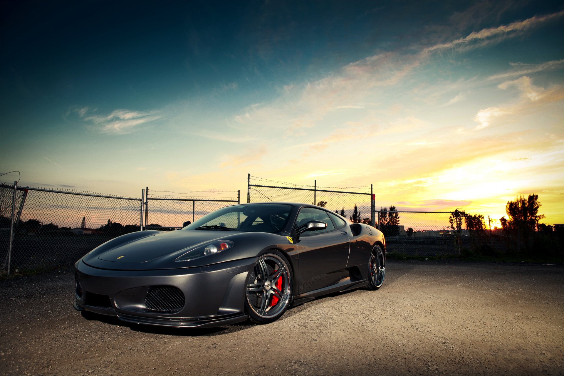 ferrari f430 ferrari vorderseite zaun himmel wolken sonnenuntergang