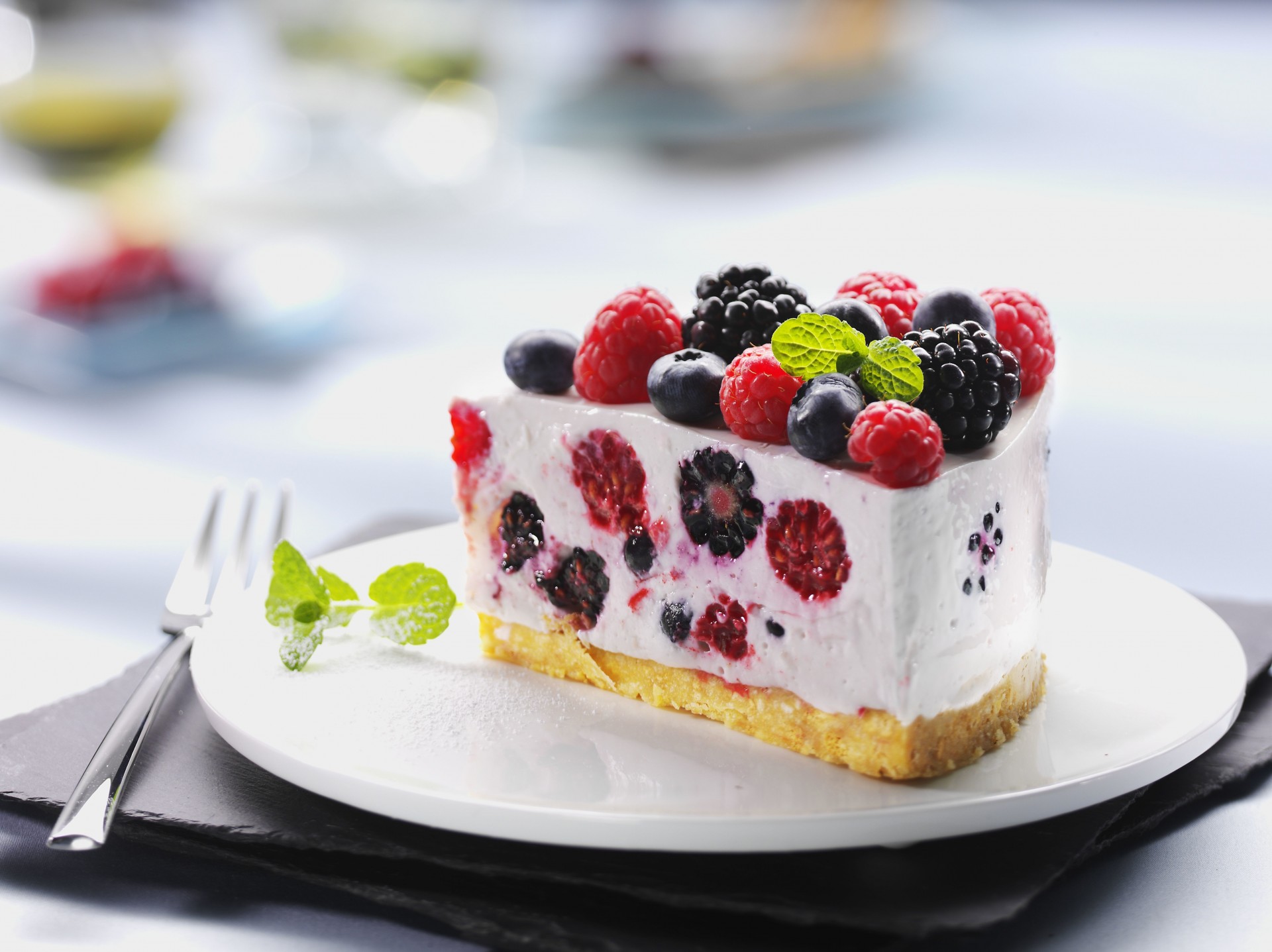 blackberry raspberry cake berries dessert