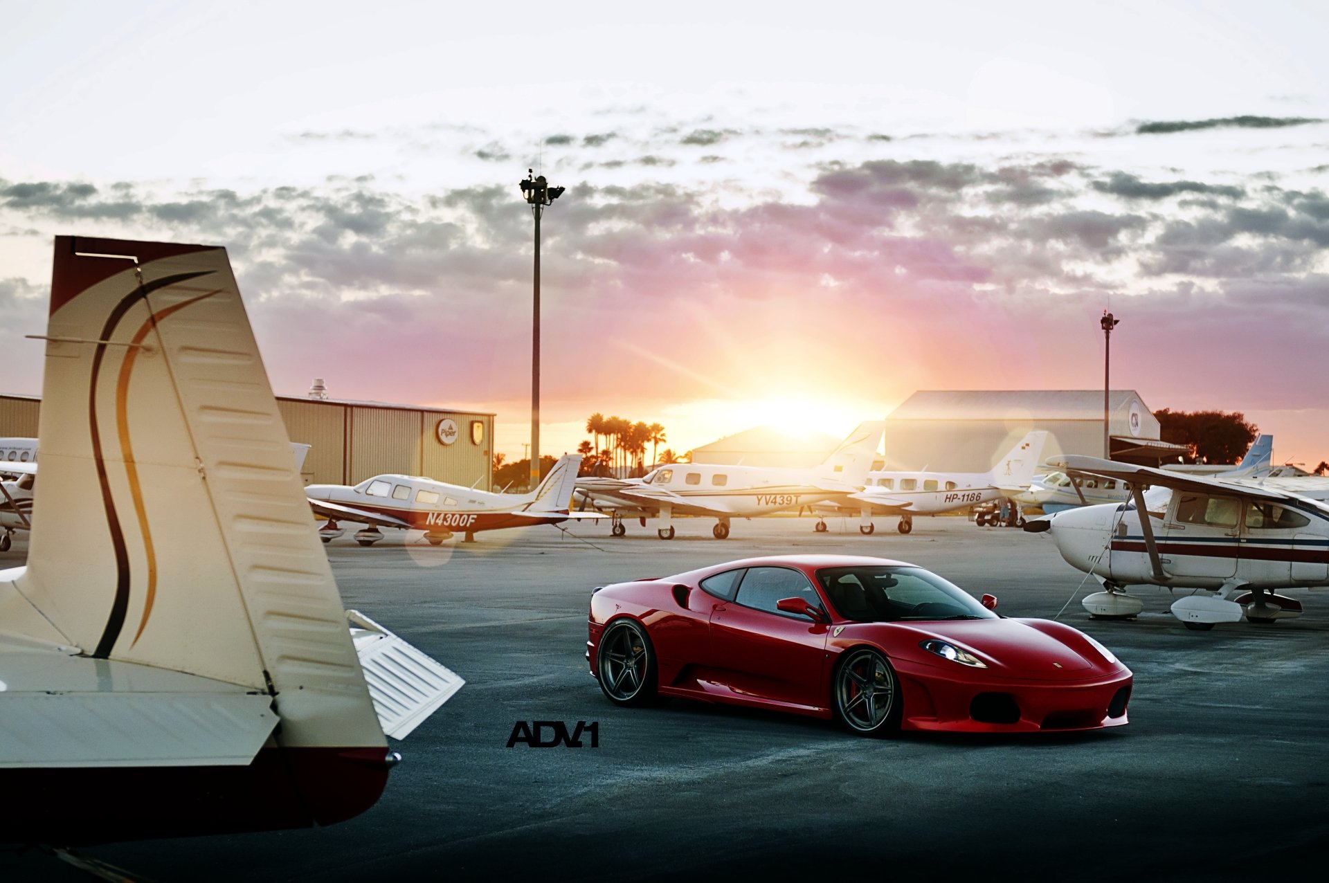 ferrari f430 ferarri f430 supercar anteriore messa a punto rosso aerodromo sole tramonto