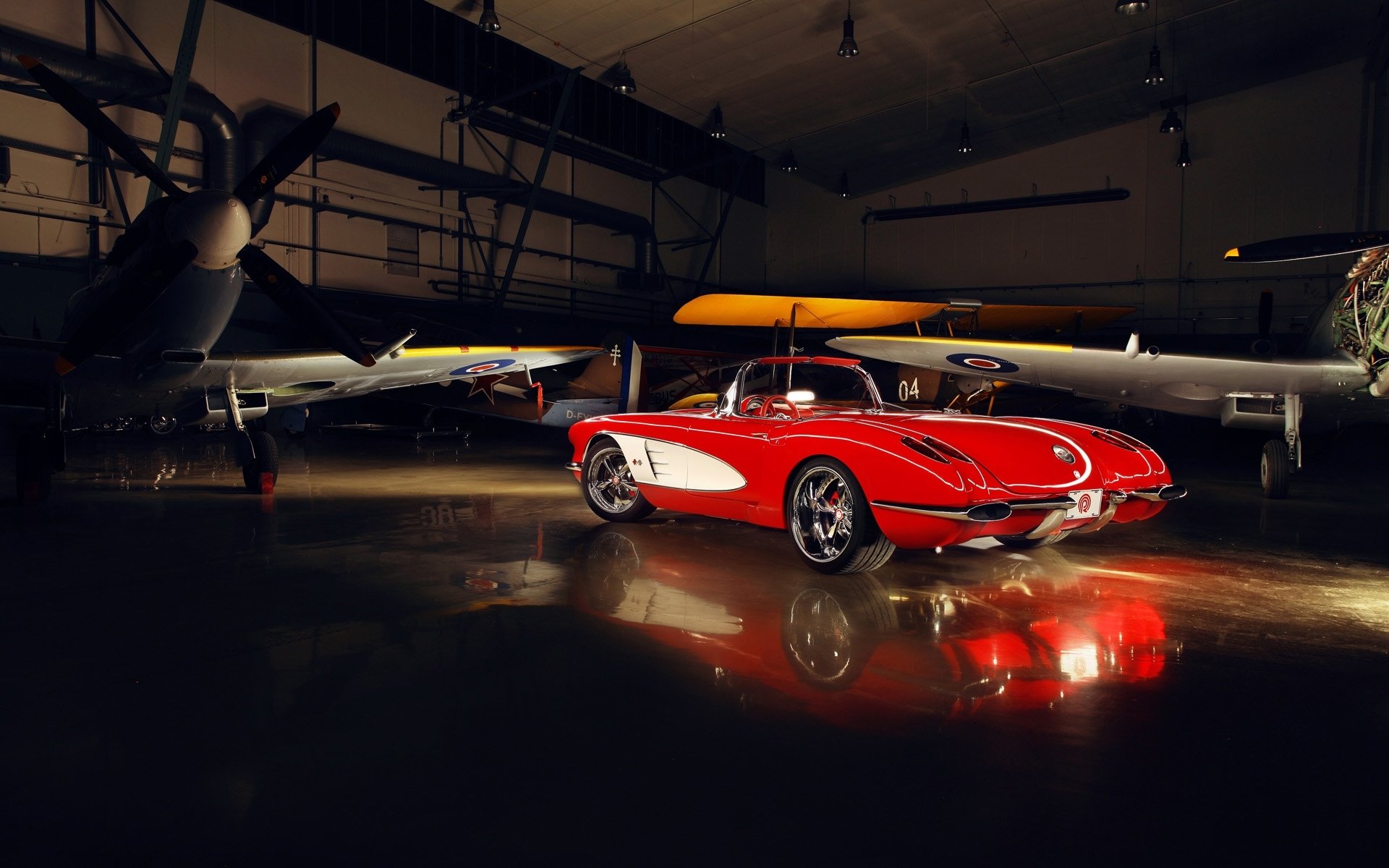 chevrolet corvette c1 1959 na zamówienie wg pogea racing chevrolet custom klasyczny tuning czerwony felgi widok z tyłu hangar półmrok