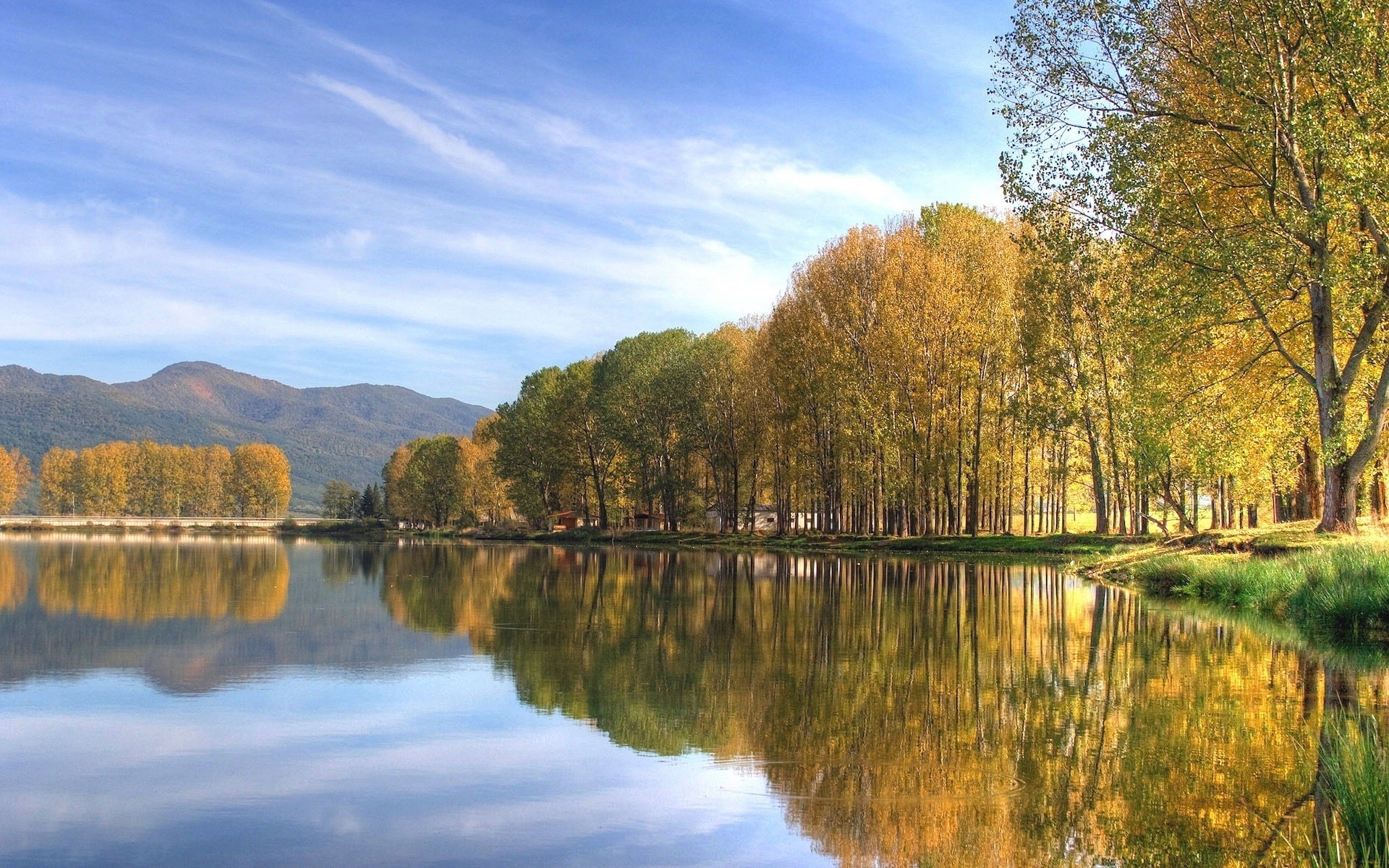 natura lago parco superficie alberi riflessione montagne cielo autunno