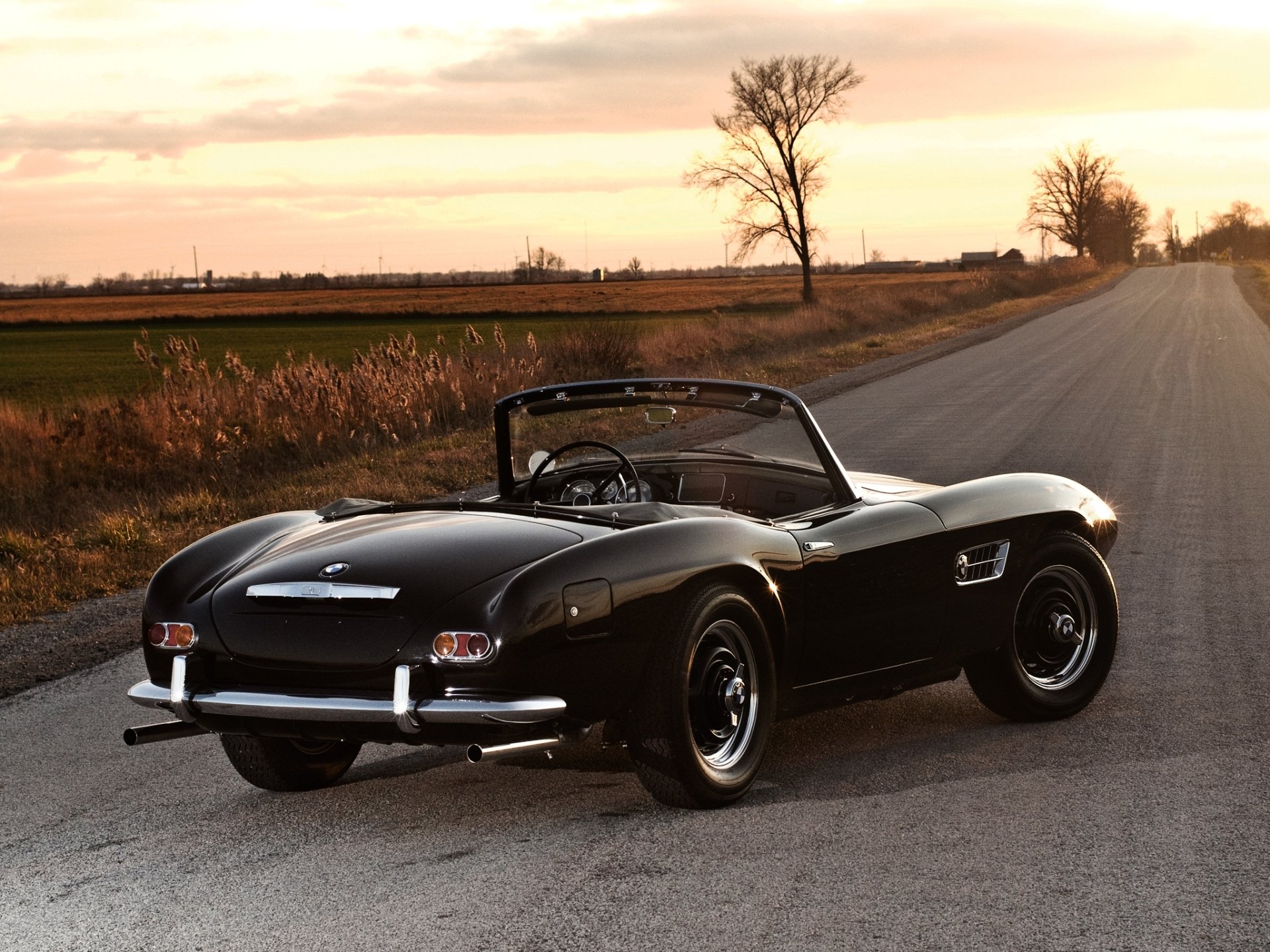 bmw série 2 année 1957 bmw voiture de sport convertible vue arrière route coucher de soleil ciel arbre champ belle voiture