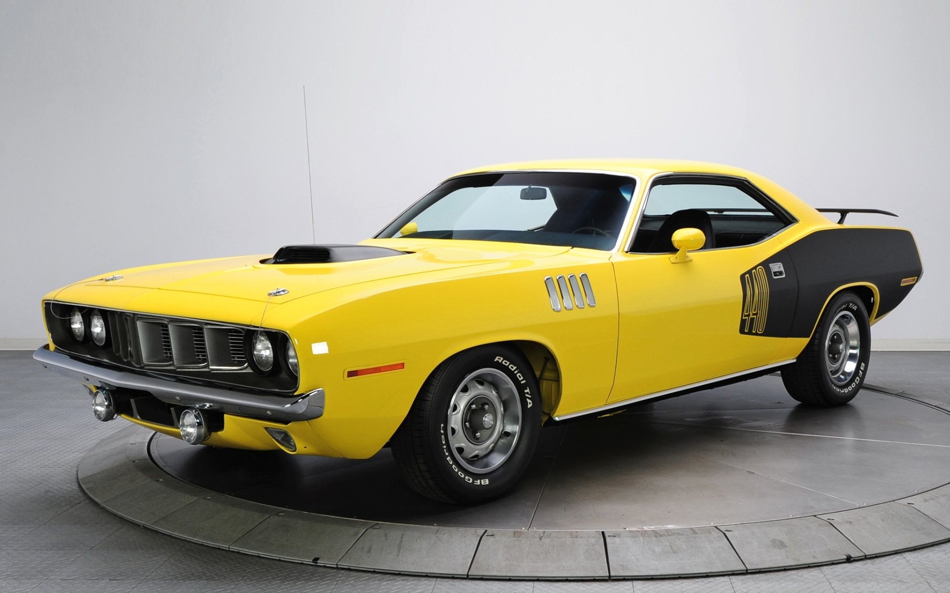 plymouth cuda 1971 a dónde barracuda frente coche del músculo coche del músculo amarillo fondo