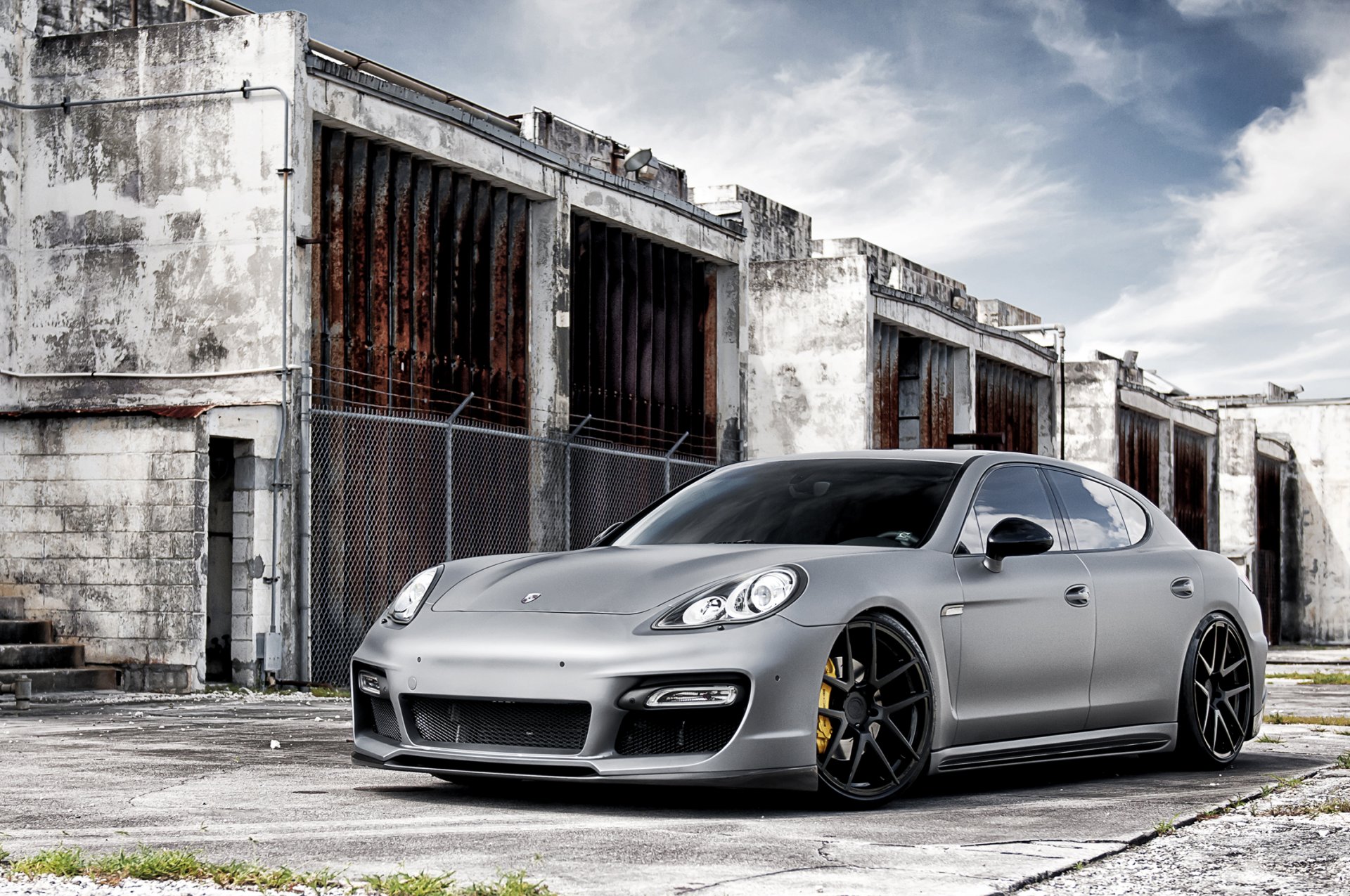 porsche panamera tuning maschinen auto wand ziegel