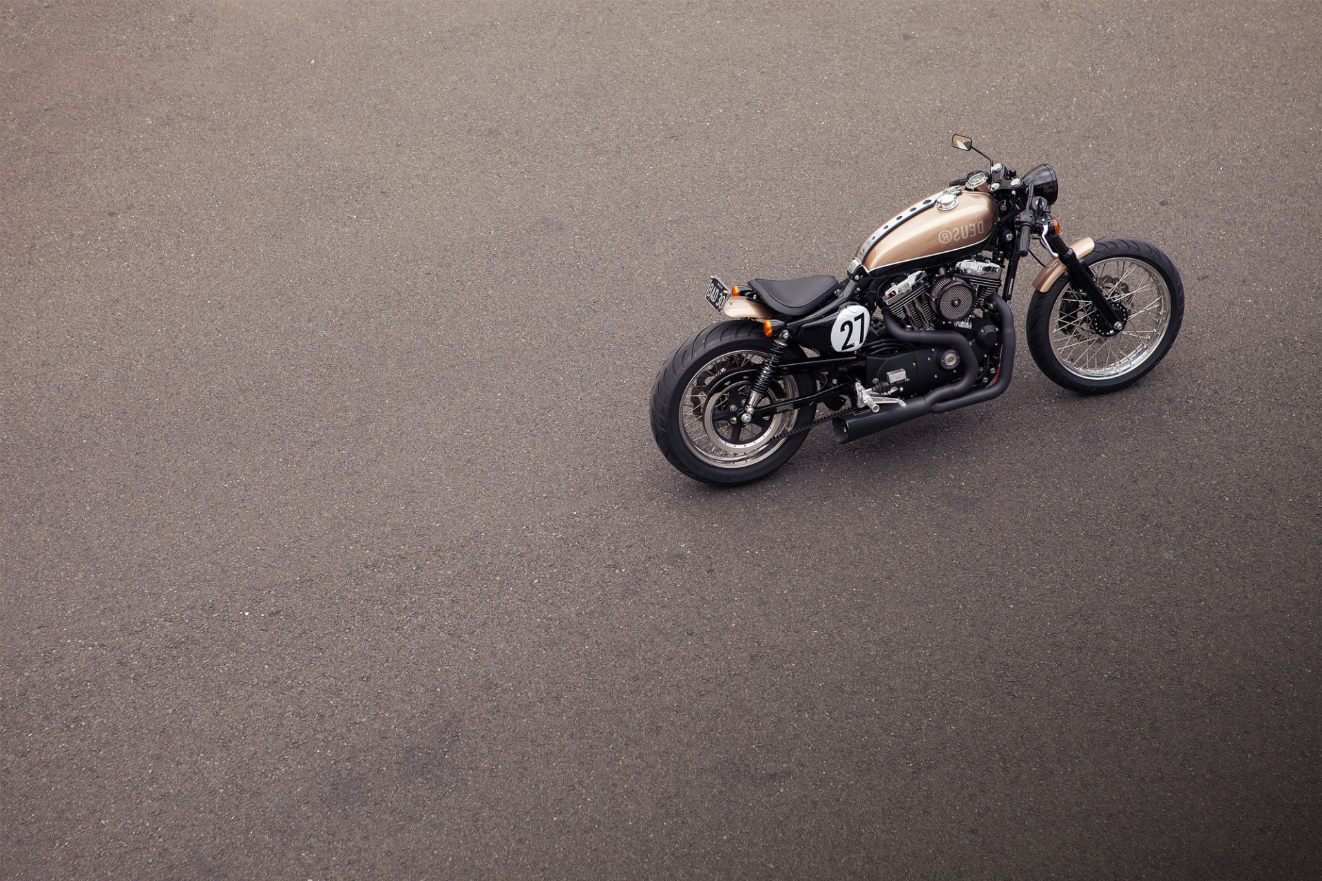 harley davidson sportster 1200 харлей девидсон deus ex machina мотоцикл модель класс кафе гонщик на заказ кастом кастомайзинг асфальт