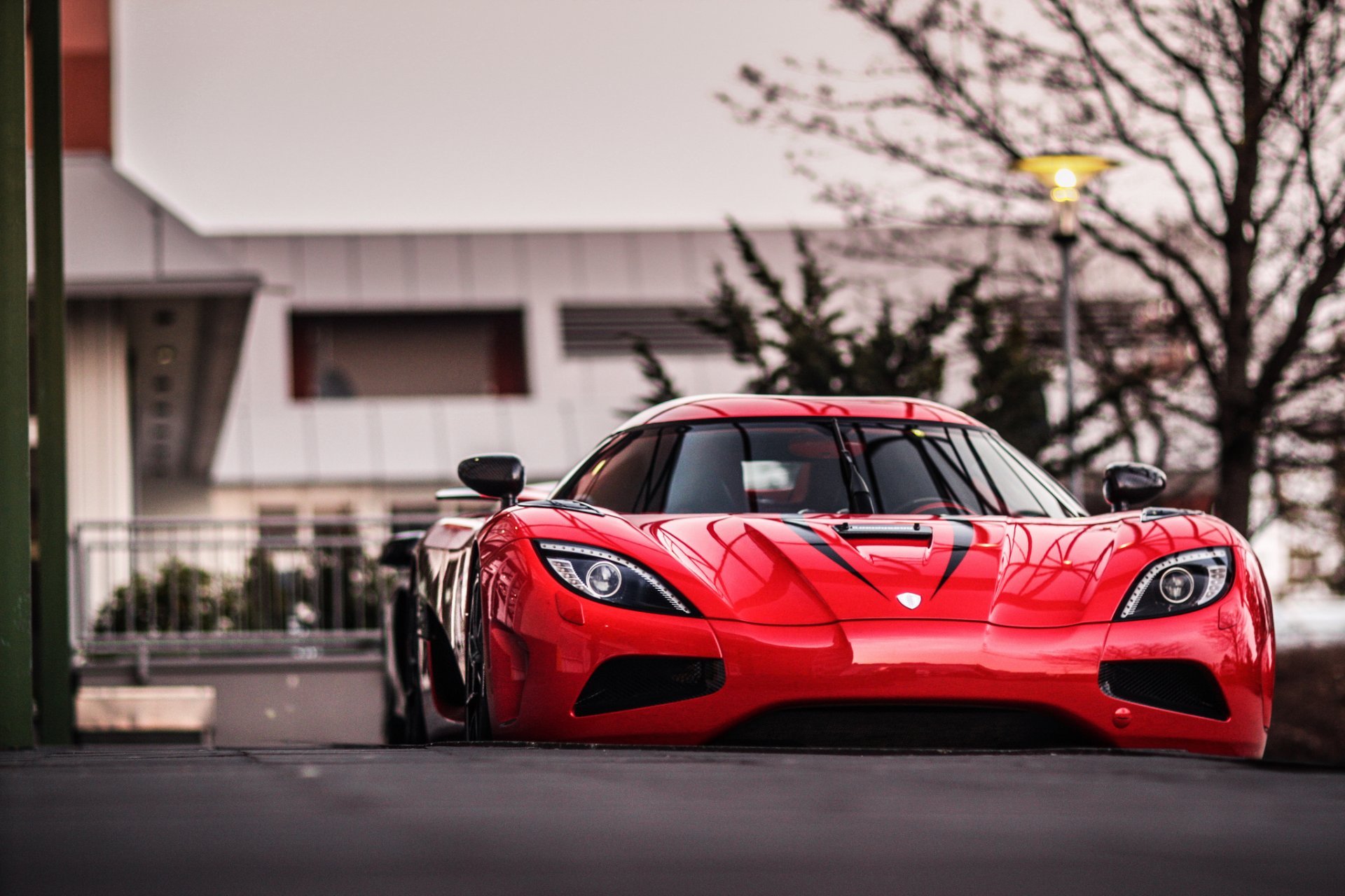 koenigsegg agerar rojo noche