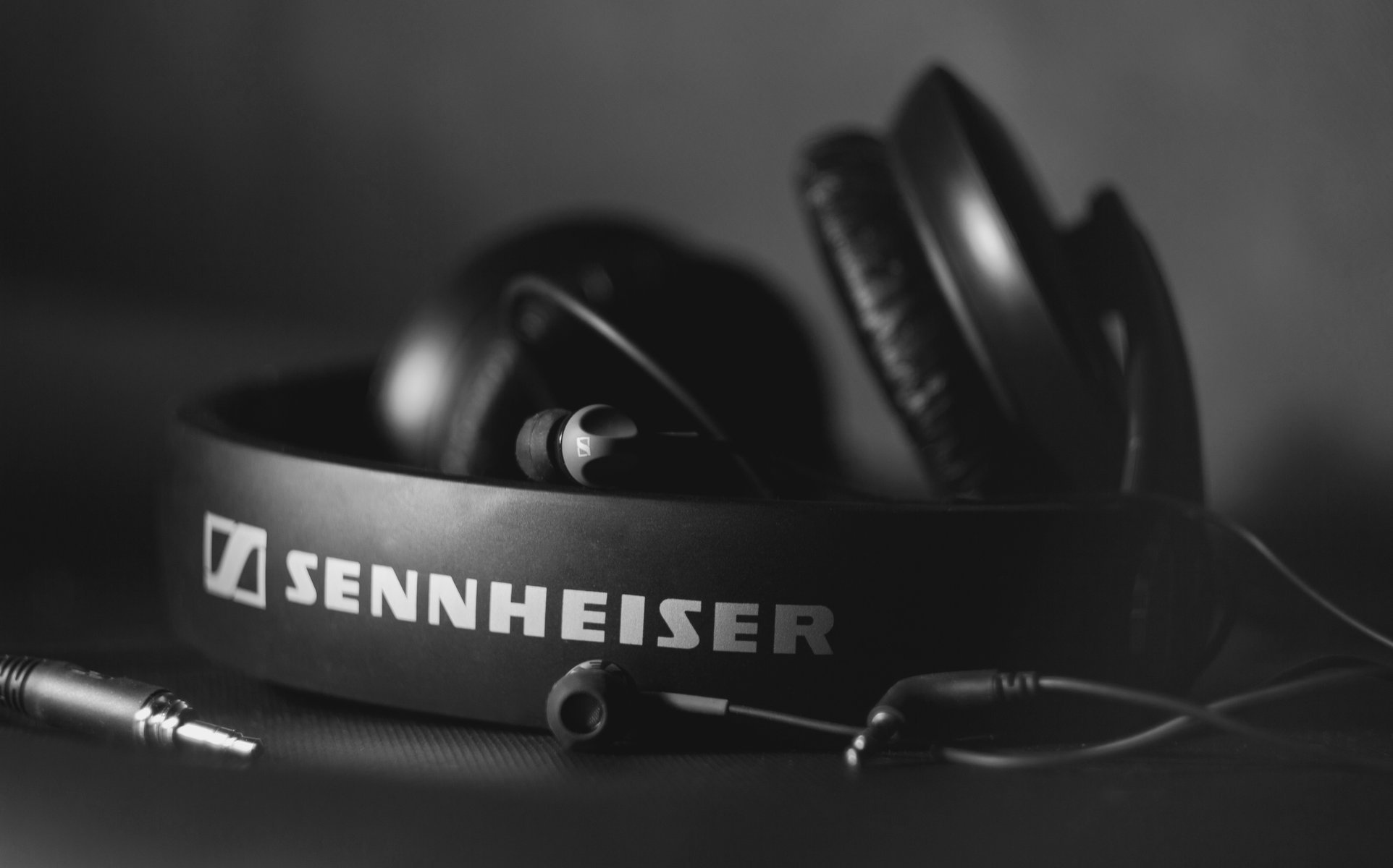 hd 205 casque hi-tech sennheiser noir et blanc