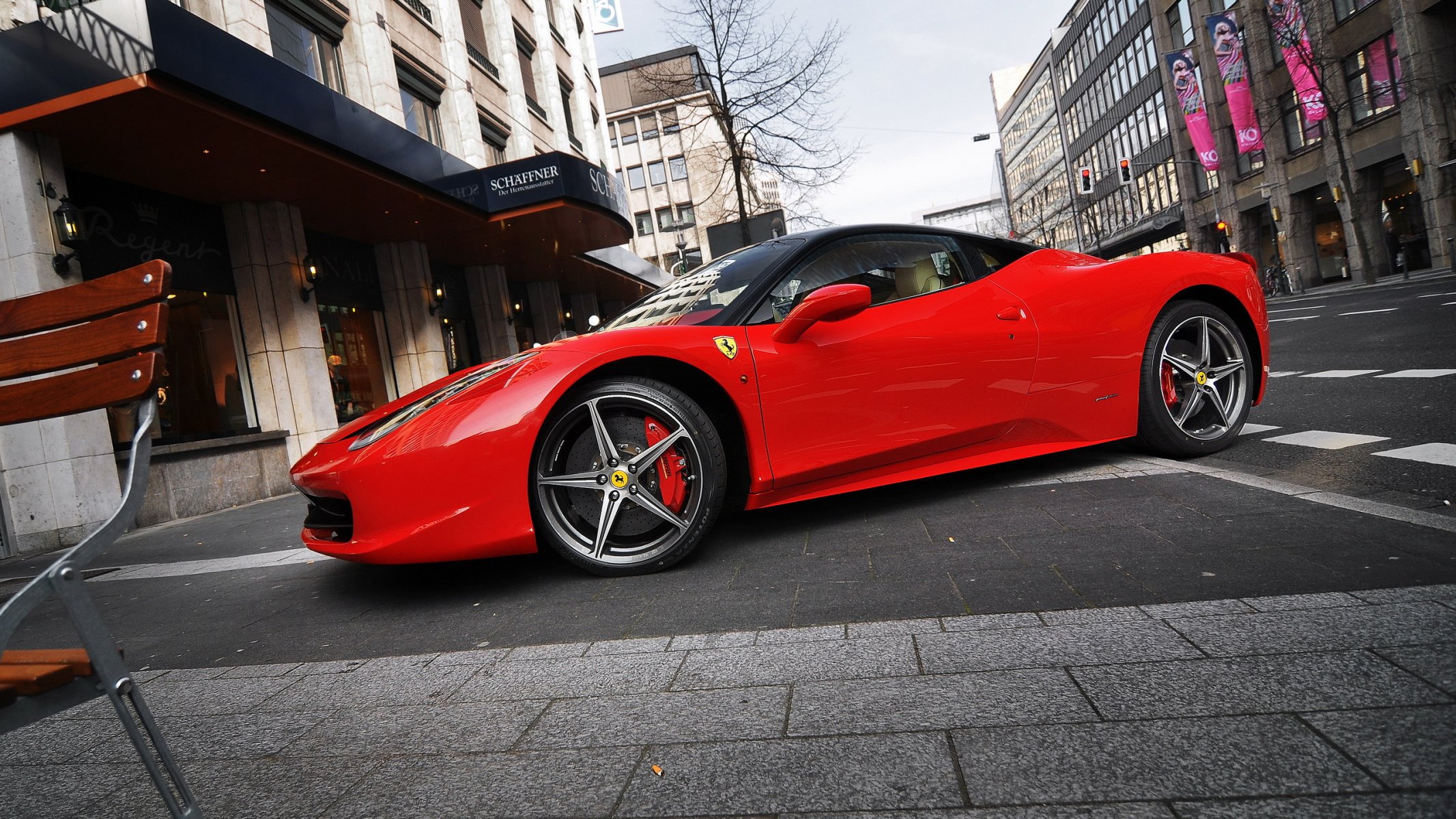 ferrari 458 italia ferrari rossa parcheggio strada