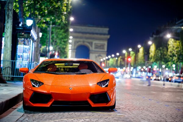 Lamborghini aventador na tle nocnego Paryża