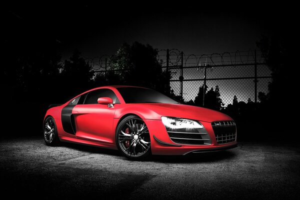 Roter Audi R8 auf schwarzem Hintergrund