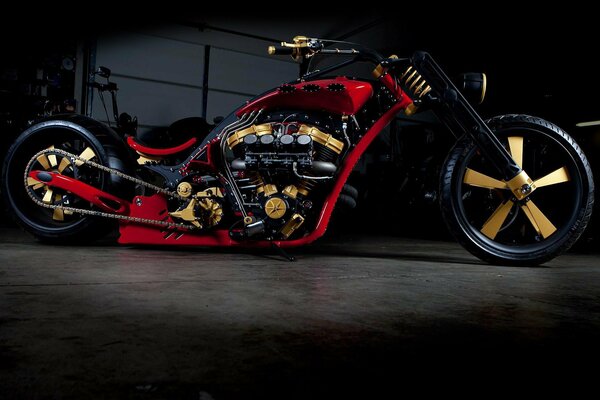 Chopper di design con dischi d oro