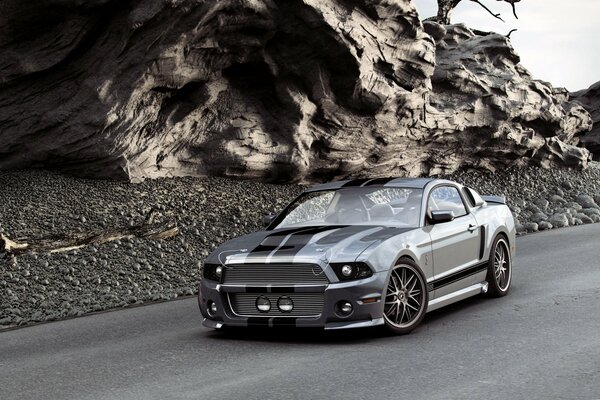 On the mountain road - the legendary Ford Mustang