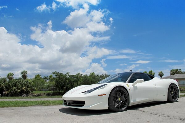 Weißer ferrari 458 italia in Miami