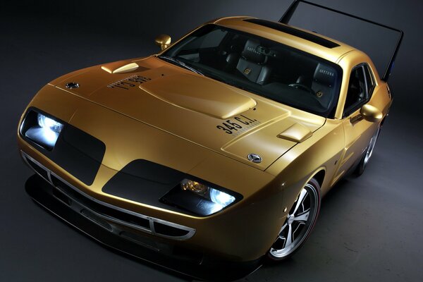 Golden muscle Car daytona dodge challenger