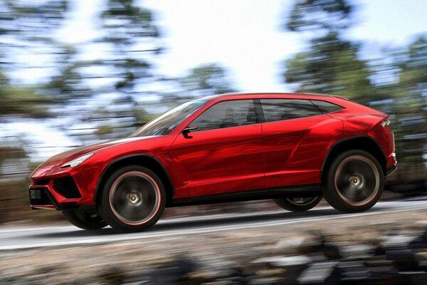 Jeep Lamborghini en tráfico por carretera forestal