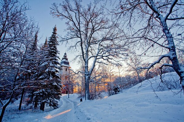 Kirche in der Winternatur