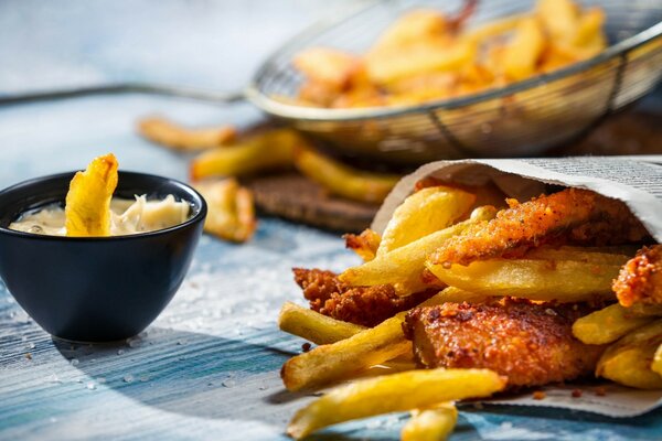 Pommes de terre frites et saupoudrées de sel