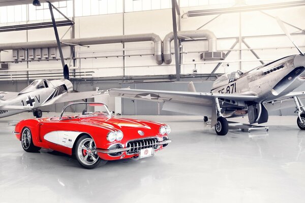 Retro car and planes in the hangar