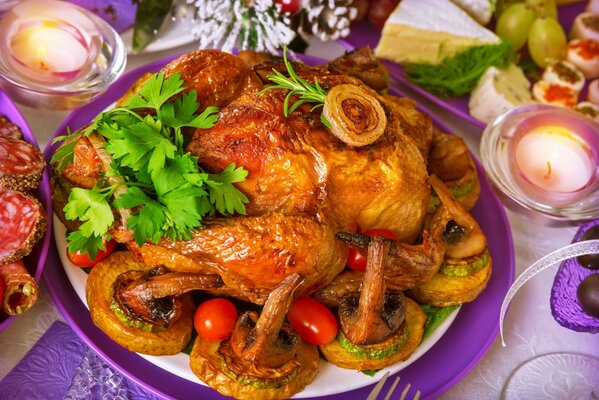 Cena de gala. Pollo al horno con champiñones bajo salsa