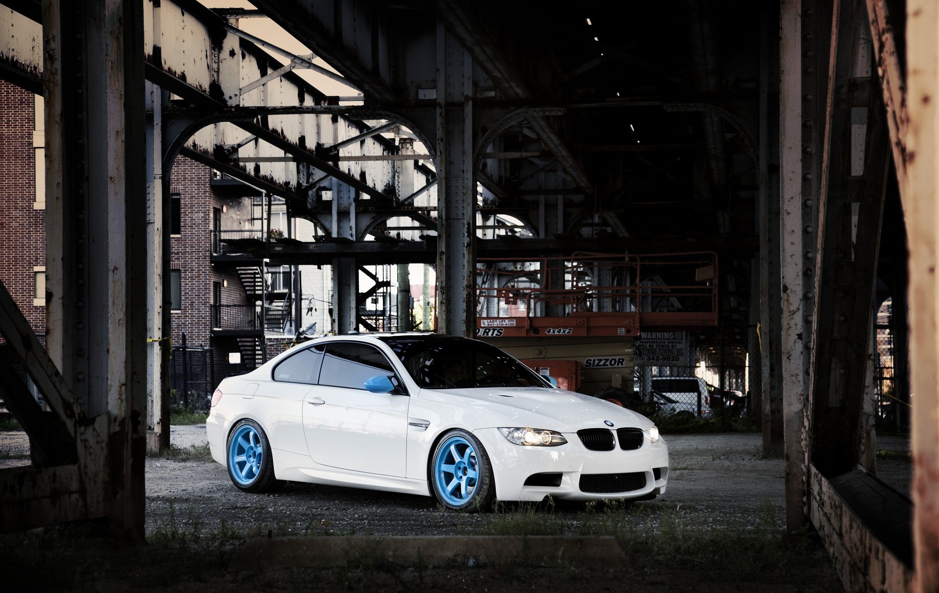 bmw m3 e92 blanc ind bmw ville pont bâtiment