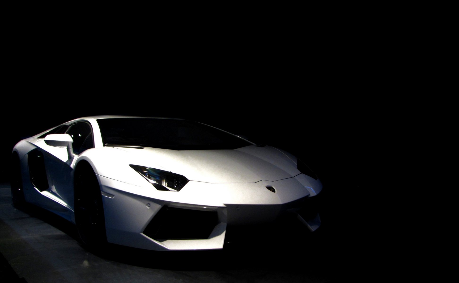 auto samochody lamborghini aventador lp700-4 biały samochody ścienne supercars supercar tapety auto zdjęcie tapety tło czarne tło