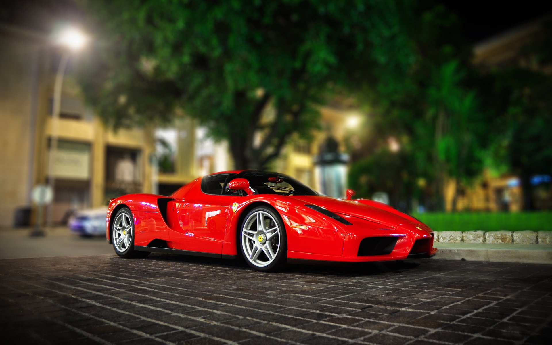 ferrari enzo czerwone miasto noc światła parking