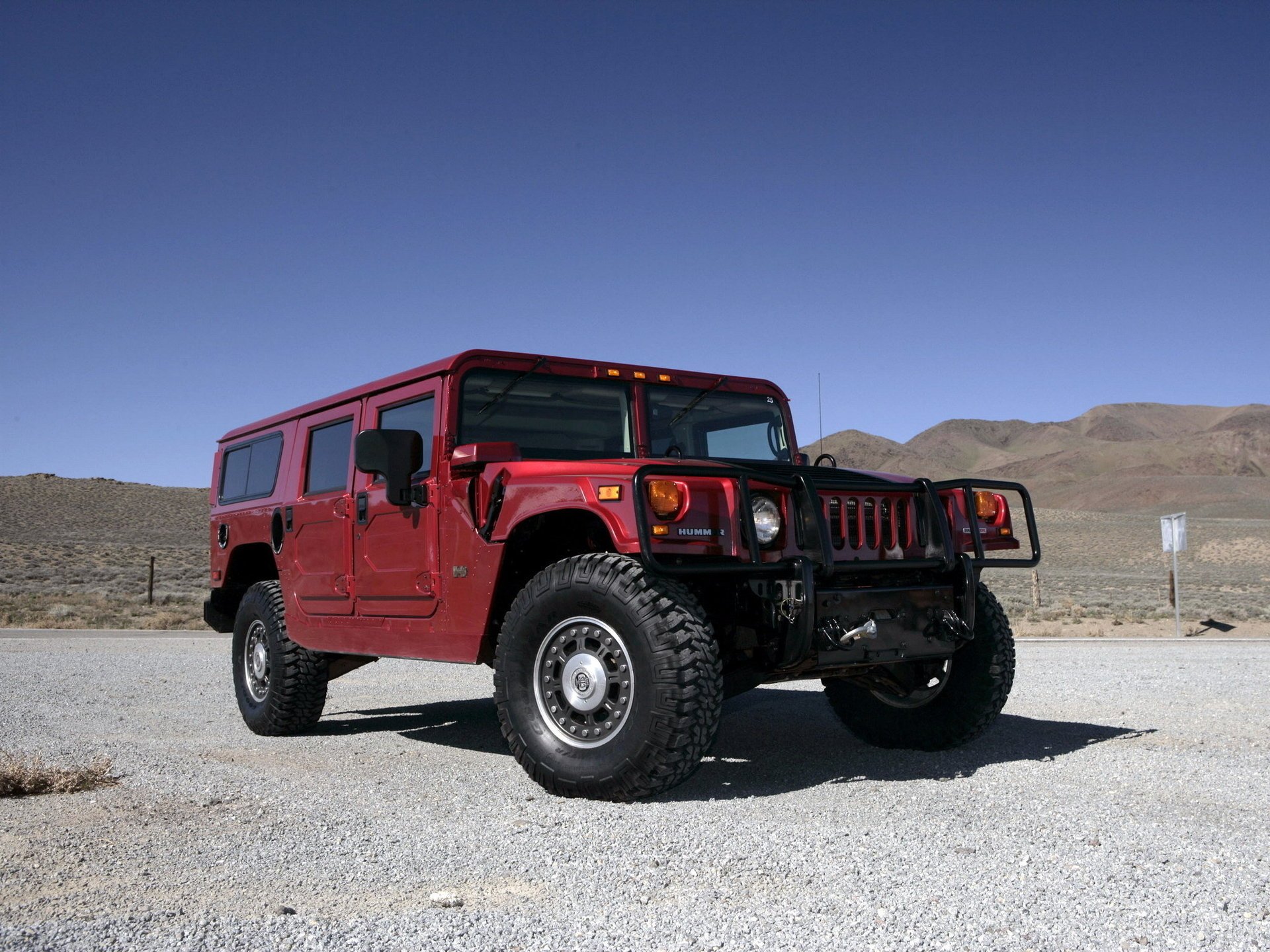 hummer h1 alfa carro hummer x1 hamer rojo jeep.suv suv fuera de carretera frente colinas cielo