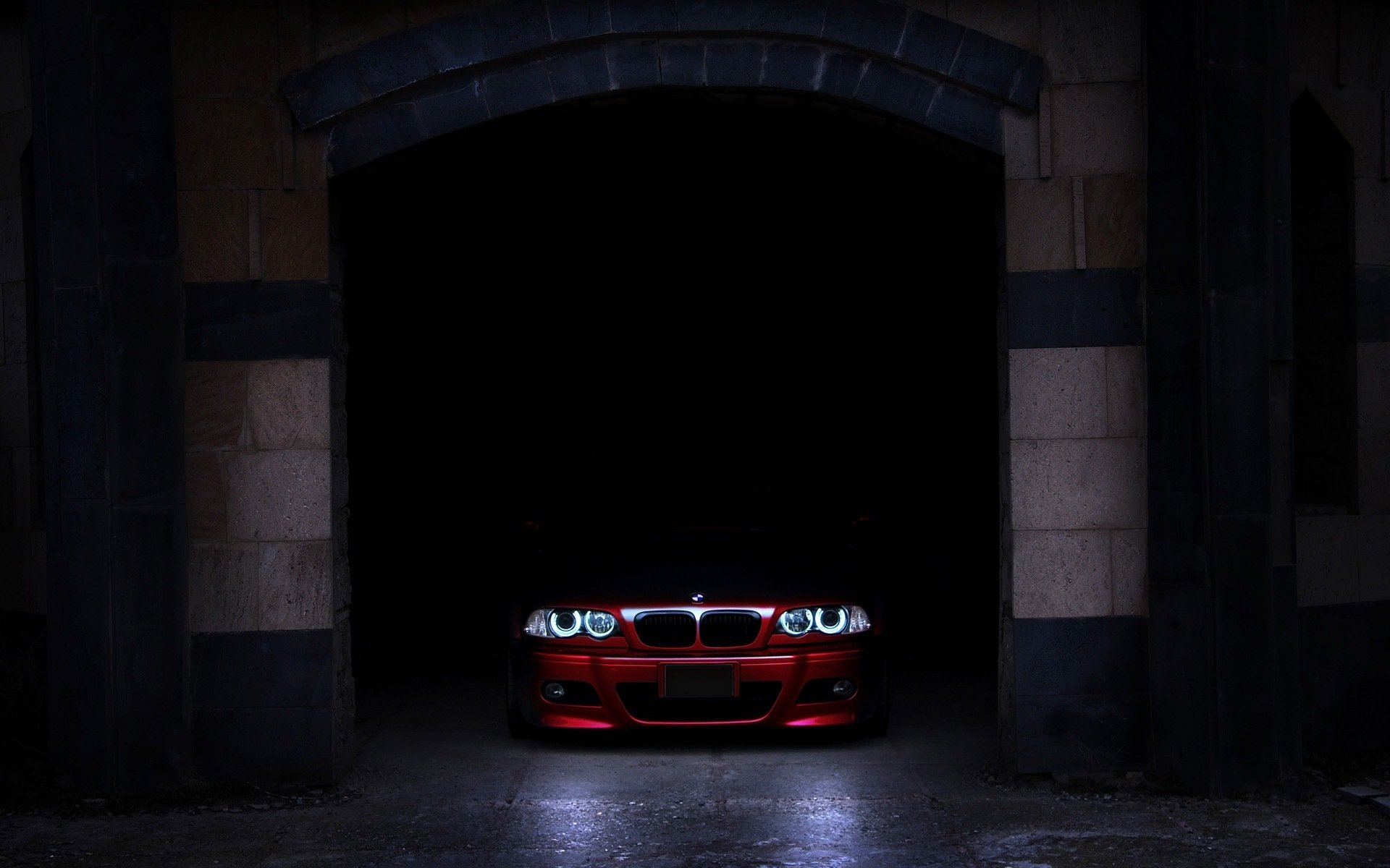 bmw rosso ombra garage davanti