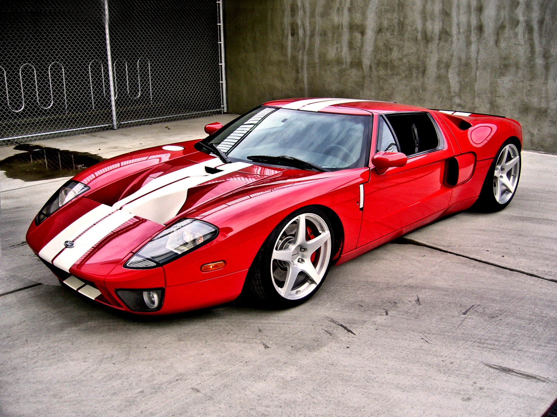 ford gt czerwony czerwony samochód sportowy kratka odbicie