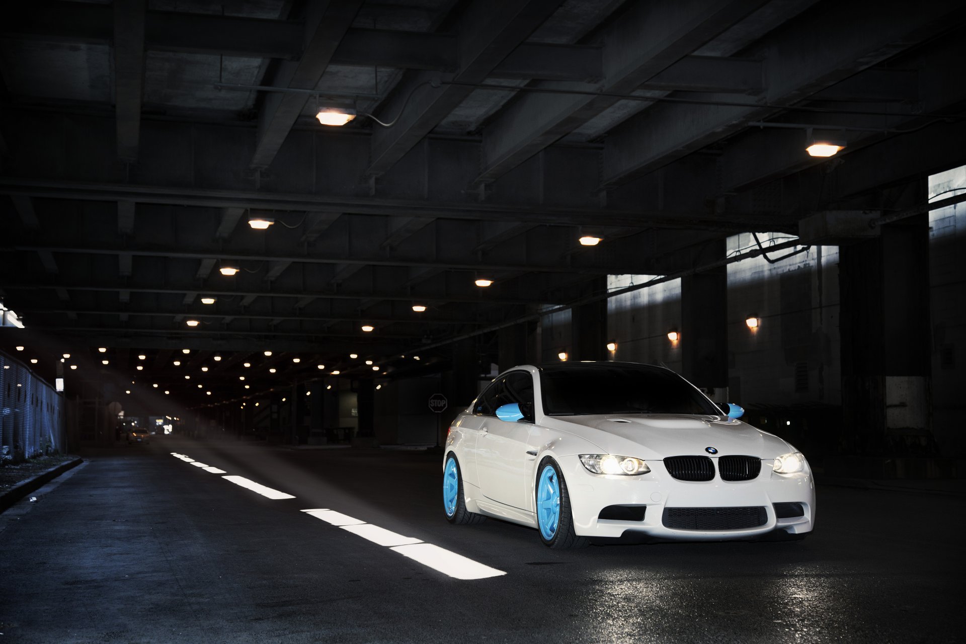 bmw m3 e92 biały ind bmw tunel