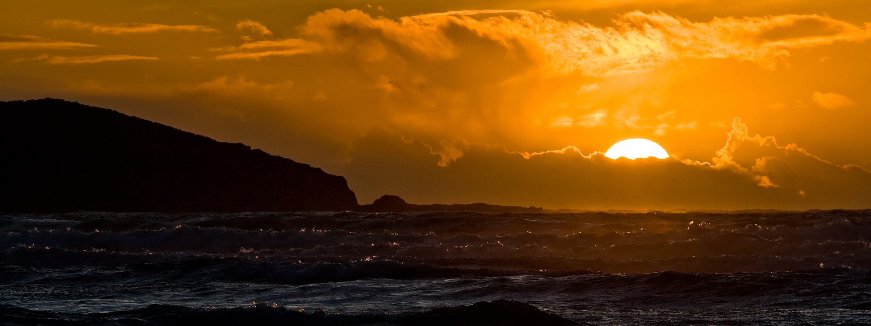 coucher de soleil mer vagues