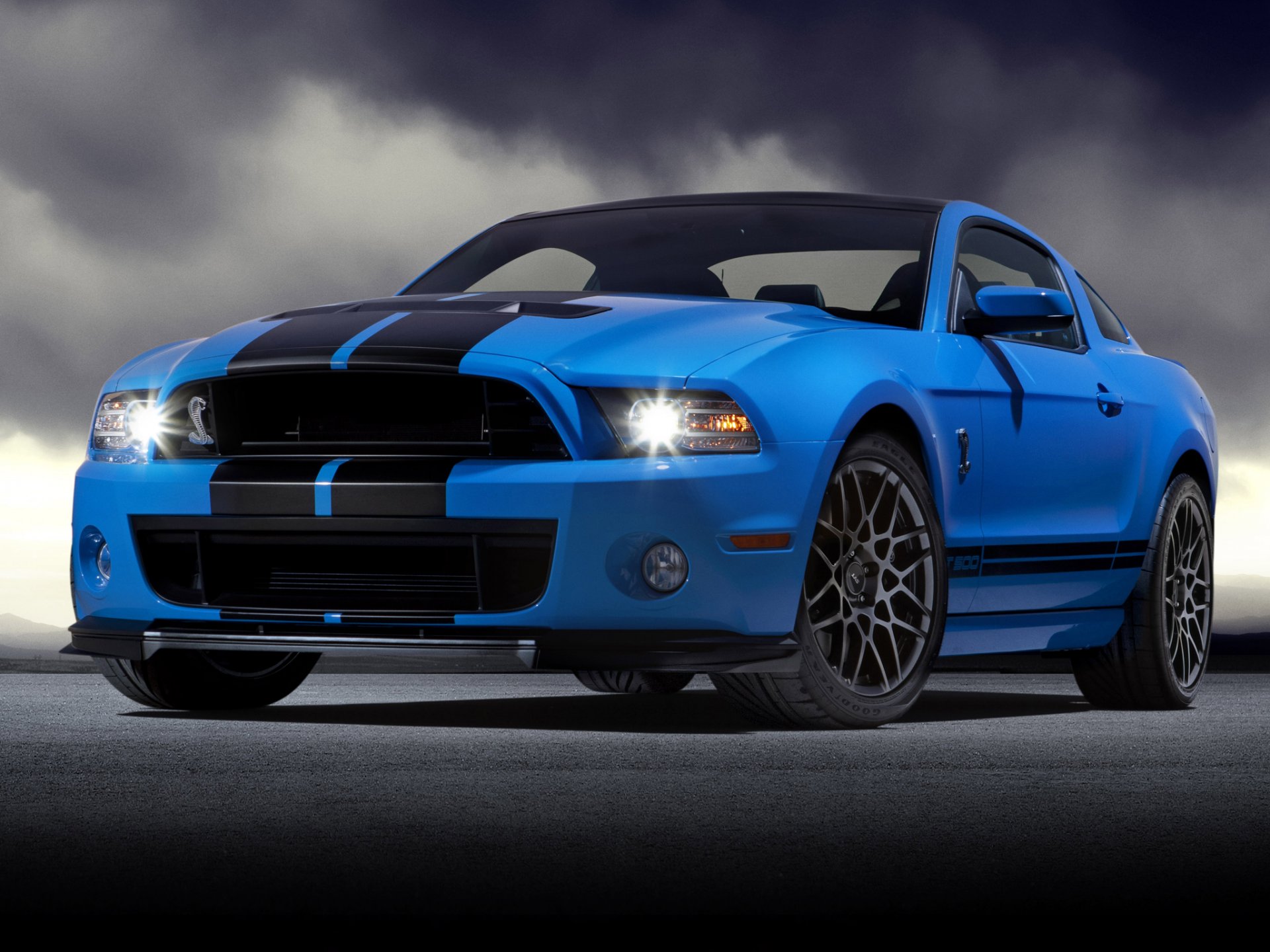 ford mustang shelby gt500 niebieski paski sportowe przód