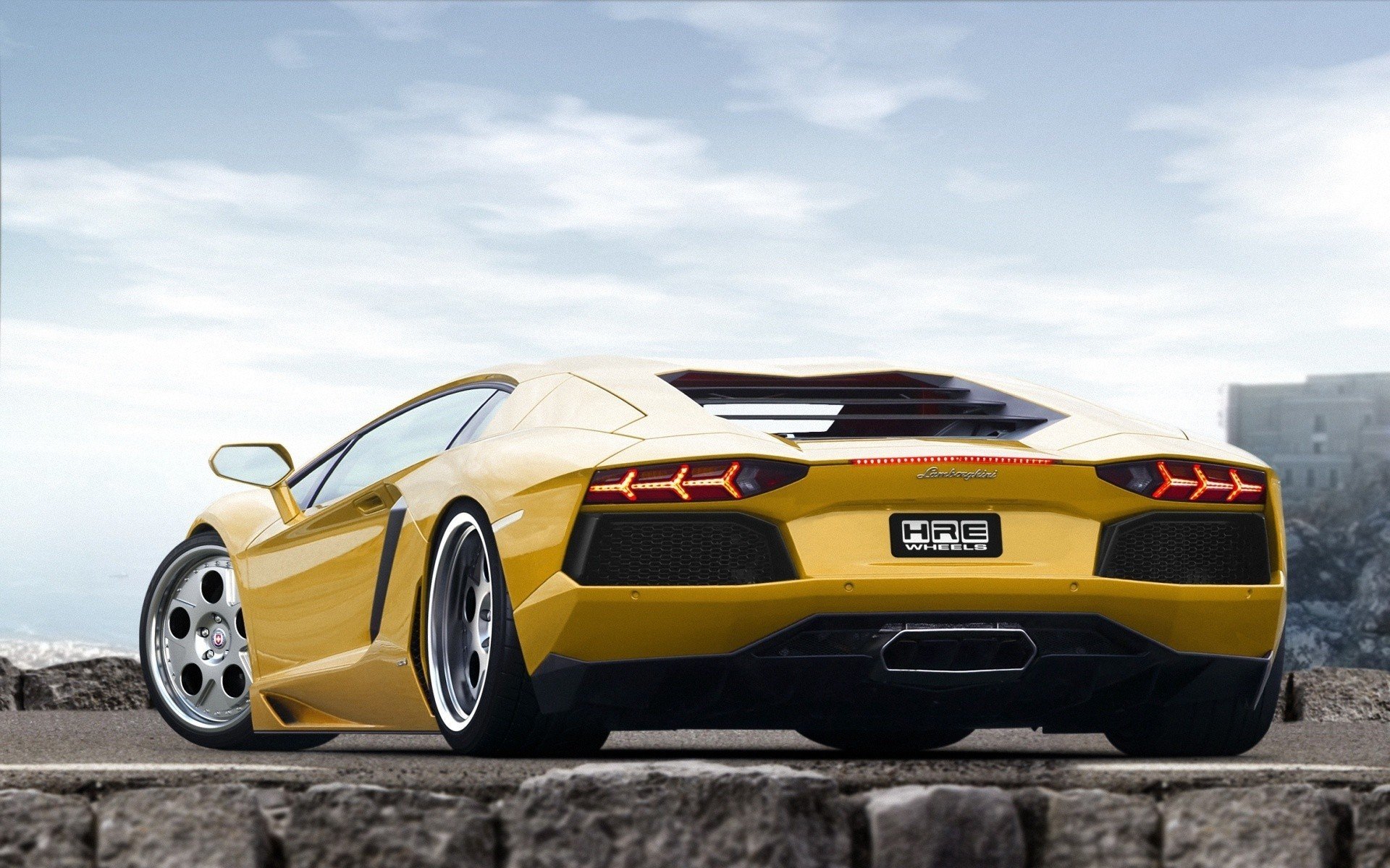 lamborghini aventador giallo cerchi specchi luce del freno