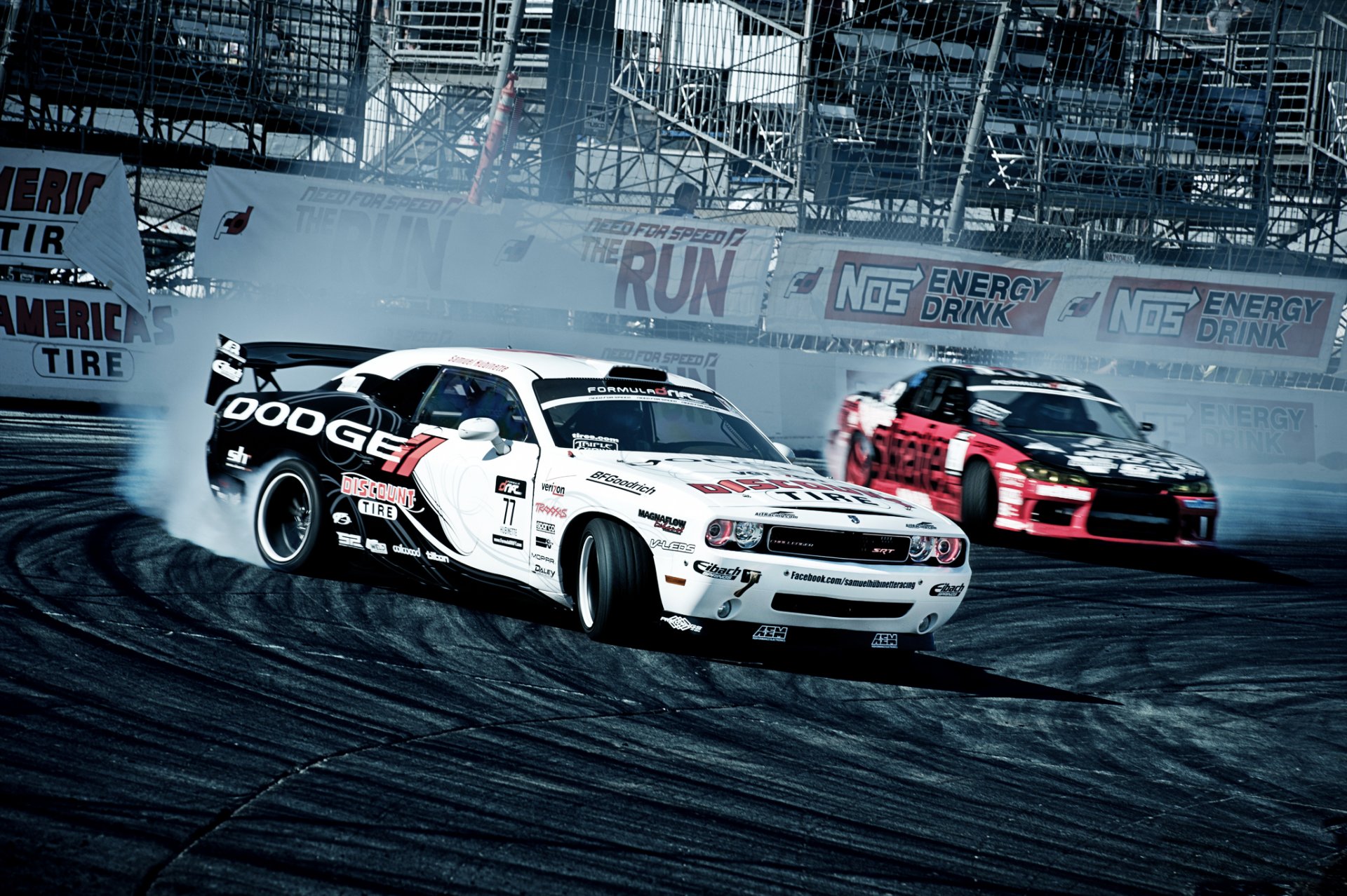 schivare challenger nissan silvia s15 formula drift dodge challenger nissan drift fumo tribune spettacolo concorrenza